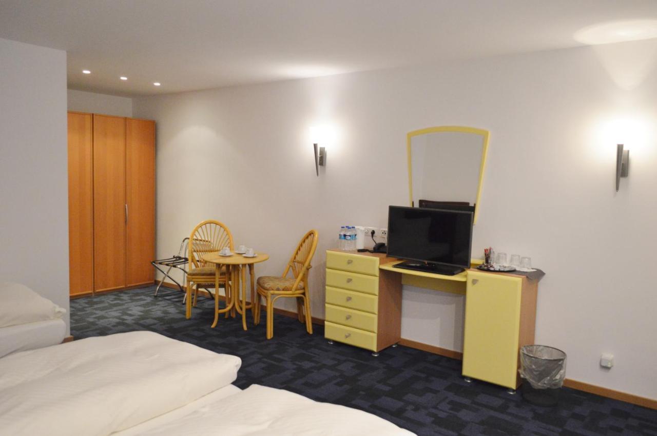 Hotel B8 Voerde ภายนอก รูปภาพ