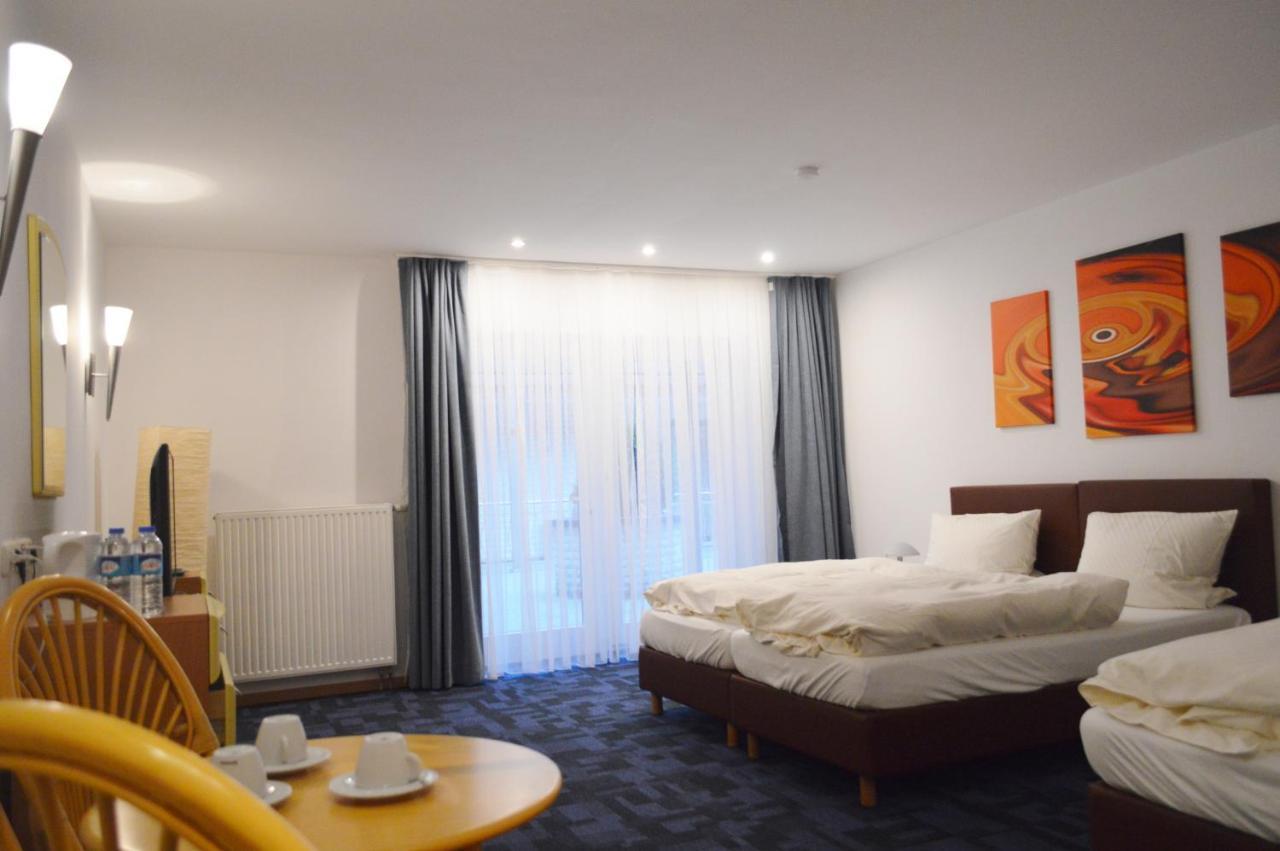 Hotel B8 Voerde ภายนอก รูปภาพ